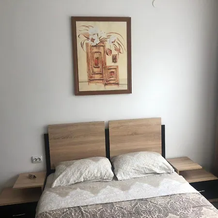 Апартамент В Центъра На Града На Десет Минути От Плажа. Apartment *