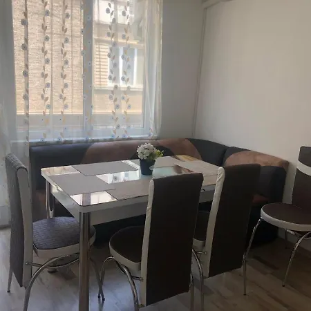Апартамент В Центъра На Града На Десет Минути От Плажа. Apartment