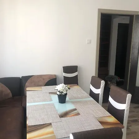 Апартамент В Центъра На Града На Десет Минути От Плажа. Apartment *