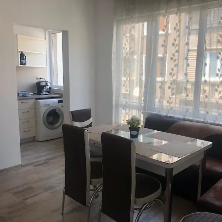 Apartment Апартамент В Центъра На Града На Десет Минути От Плажа. *
