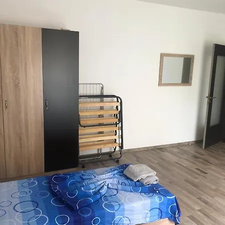 Апартамент В Центъра На Града На Десет Минути От Плажа. Apartment *