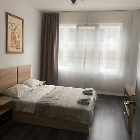 Apartment Апартамент В Центъра На Града На Десет Минути От Плажа. *
