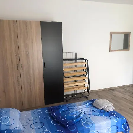 Апартамент В Центъра На Града На Десет Минути От Плажа. Apartment *