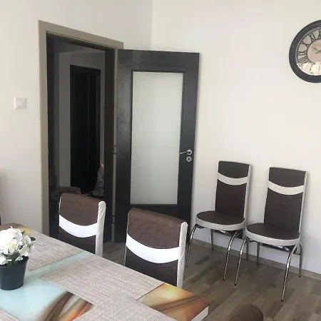 Apartment Апартамент В Центъра На Града На Десет Минути От Плажа. *