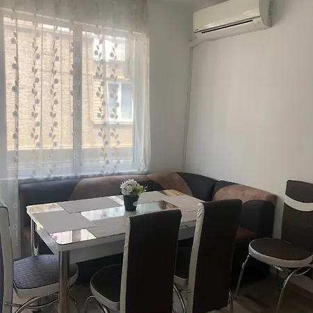 Апартамент в центъра на града на десет минути от плажа.